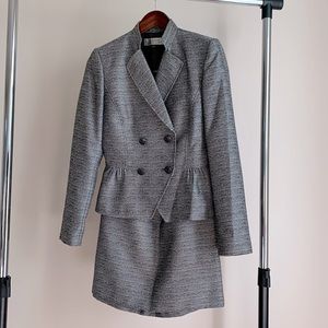 Tahari by Arthur S. Levine (size 4) skirt suit